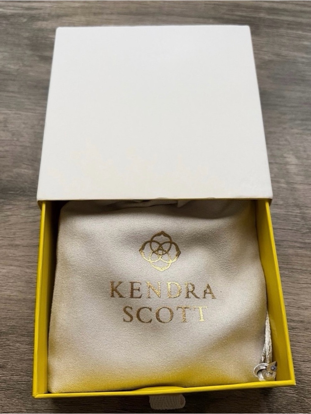 Kendra Scott Elisa Necklace - Picture 8 of 9